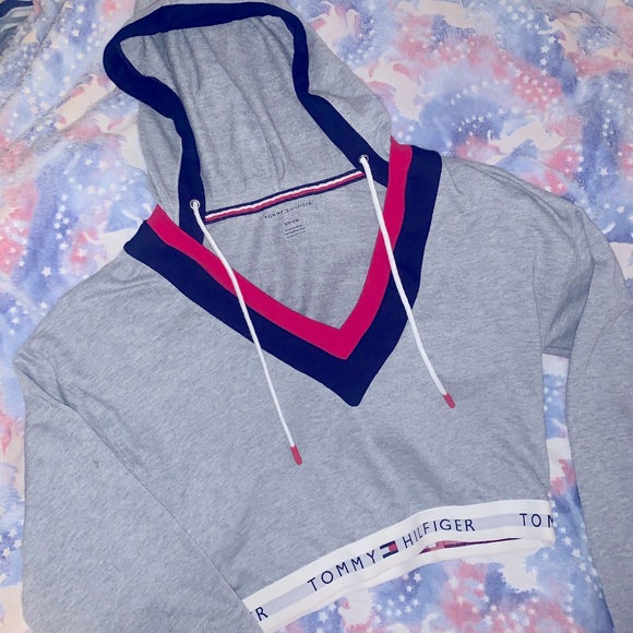 Tommy Hilfiger cropped hoodie size small - Picture 1 of 3